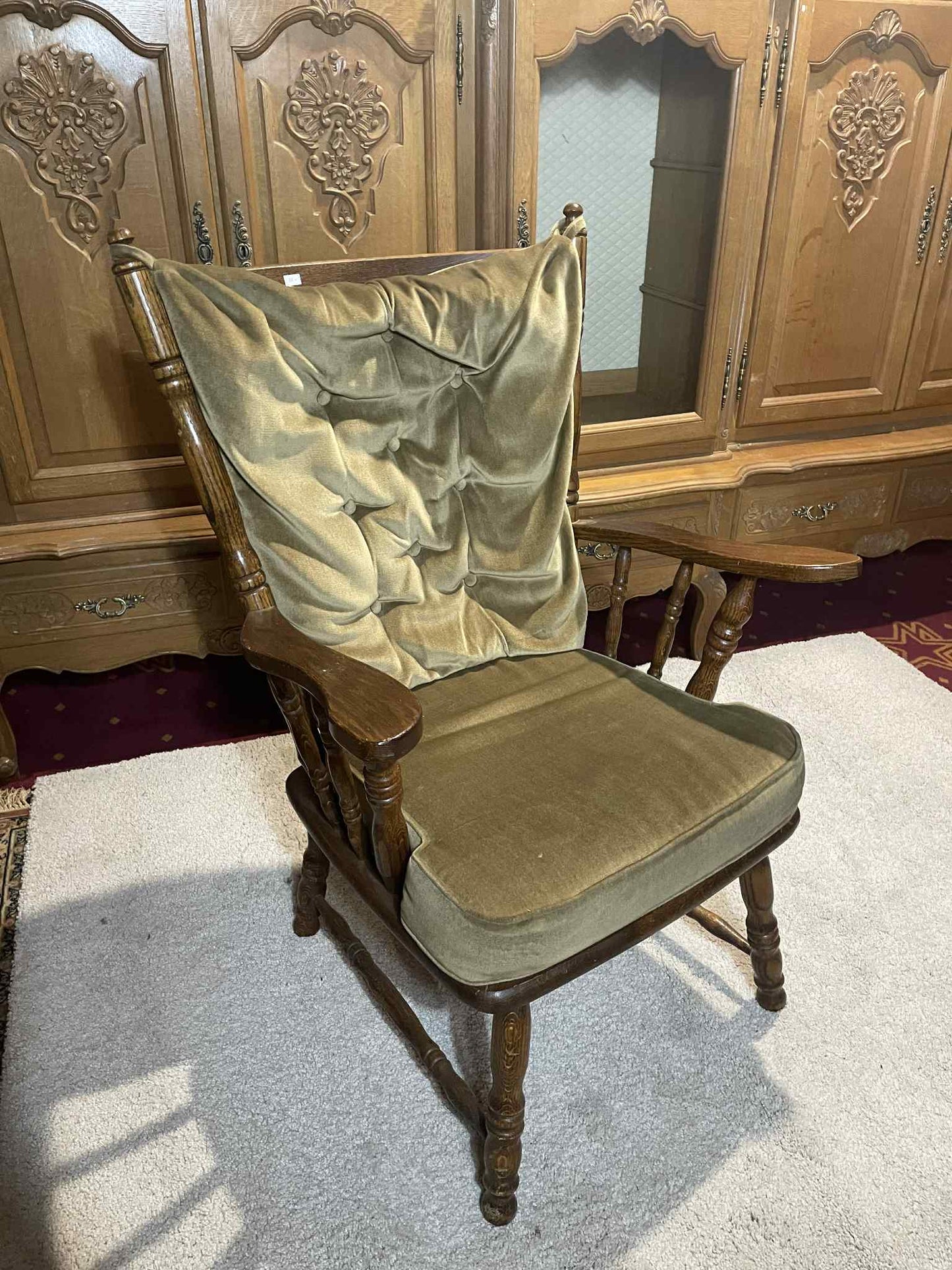 kreslo, masív, semiš, v 120 cm, s 73 cm, h 55 cm, vs 46 cm bazar