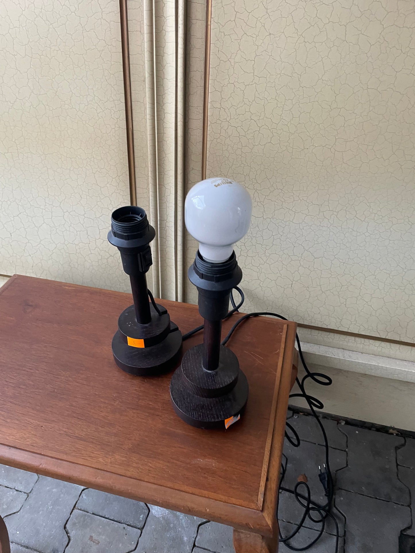 Lampa, drevo, v 25 cm