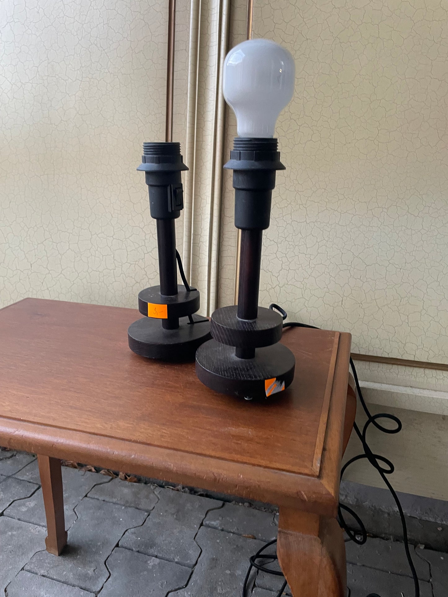Lampa, drevo, v 25 cm