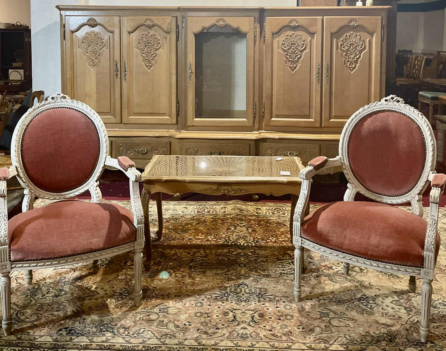 Vintage kresielka, 2ks, masiv, semiš, dovezené z Belgicka, v 93 cm, s 60 cm, h 55 , vs 45 cm