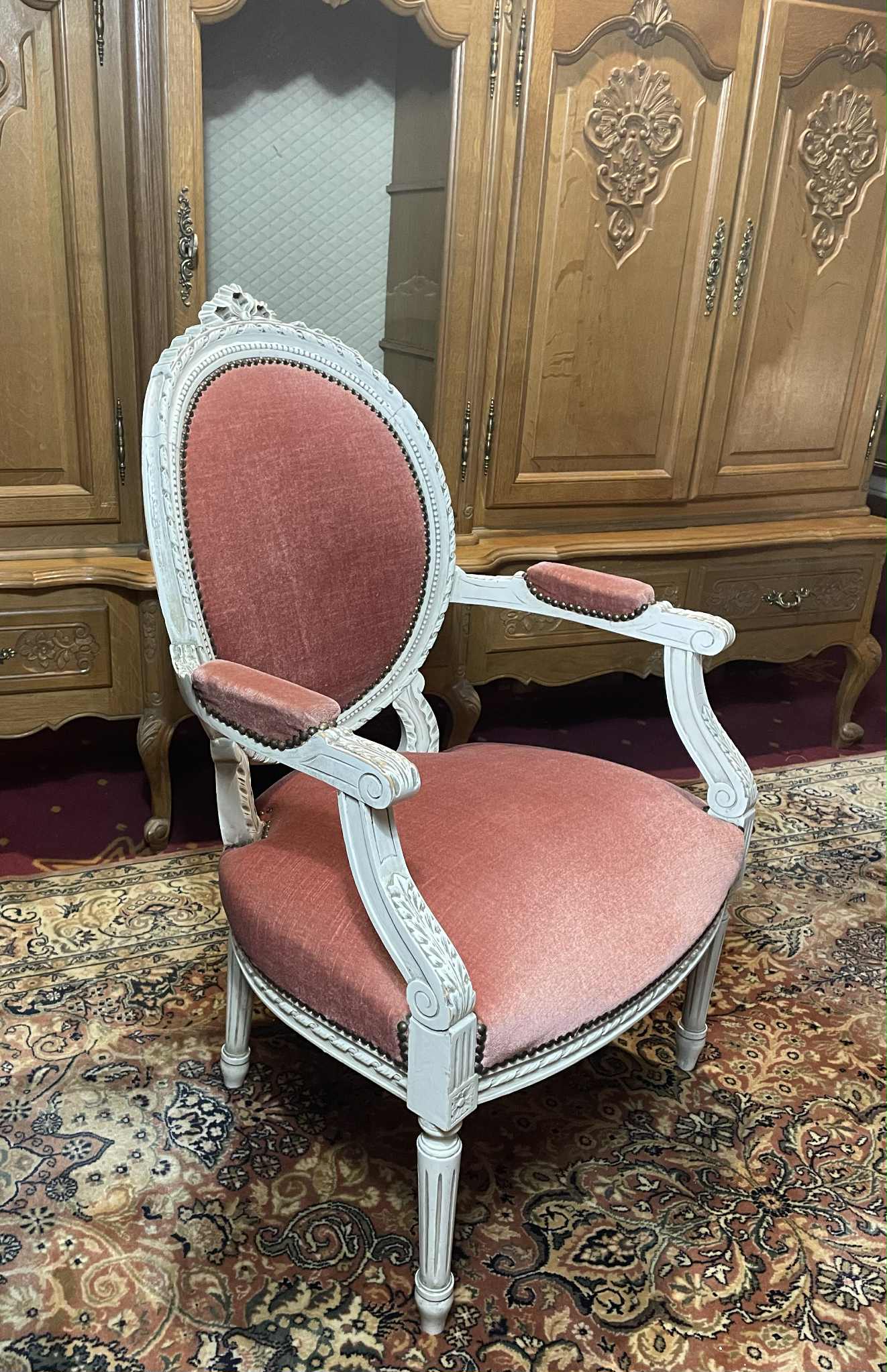 Vintage kresielka, 2ks, masiv, semiš, dovezené z Belgicka, v 93 cm, s 60 cm, h 55 , vs 45 cm