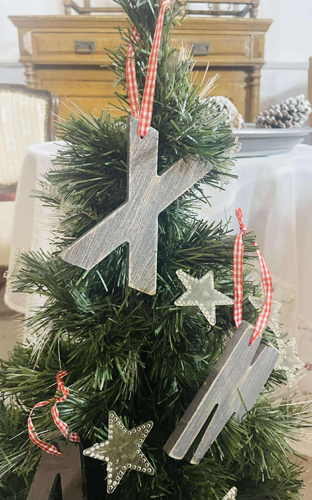 X, M, A, S, nápis, drevo, v 11 cm