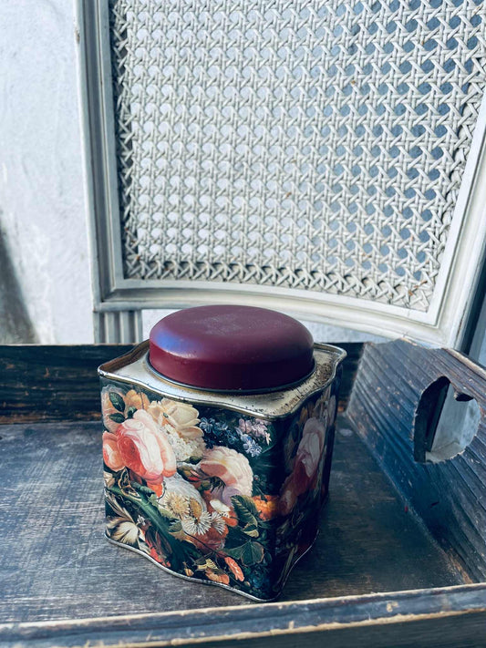 stará plechovka, 10 x 10 x 10 cm