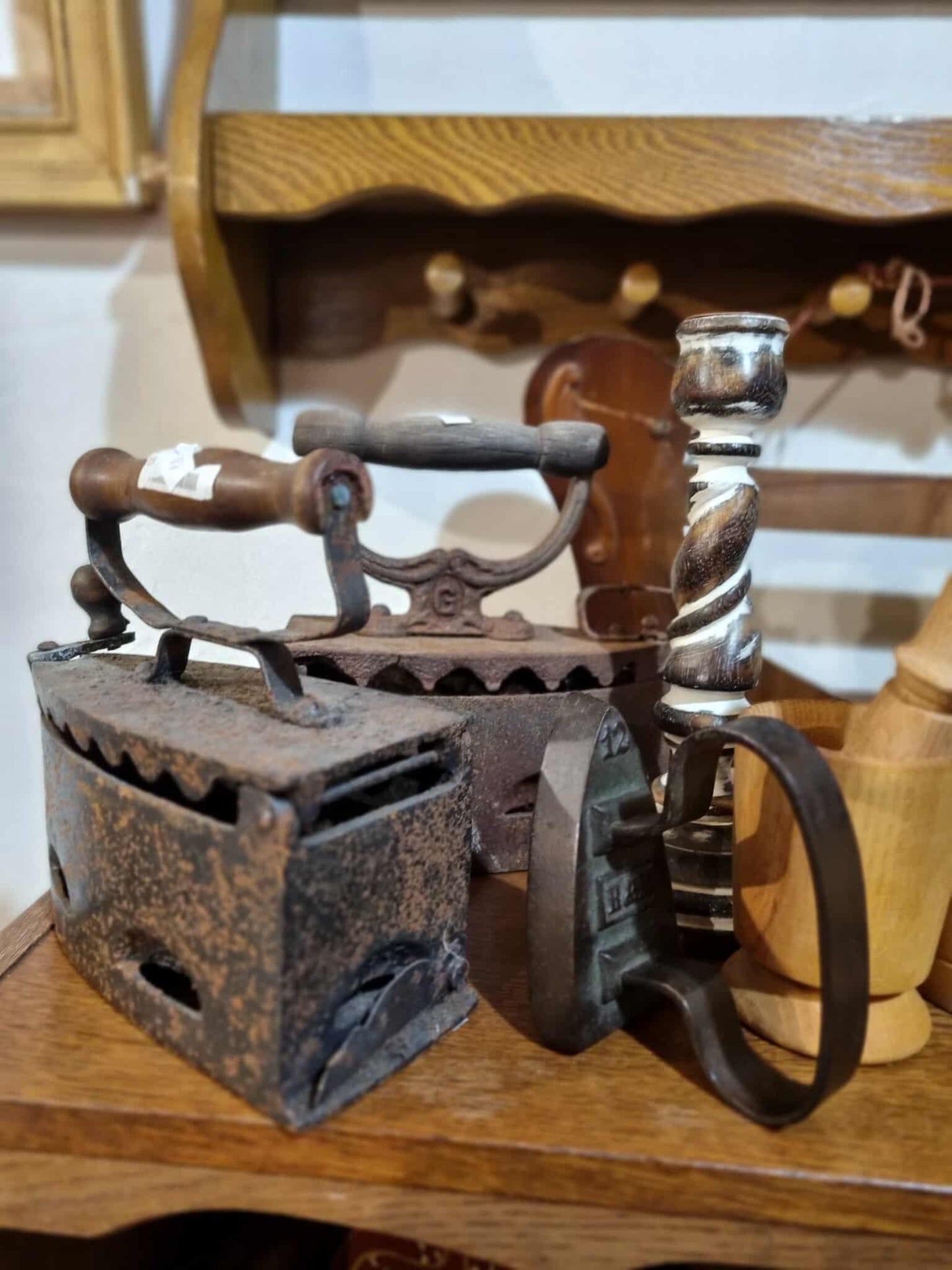 Kovová žehlička 20x21cm