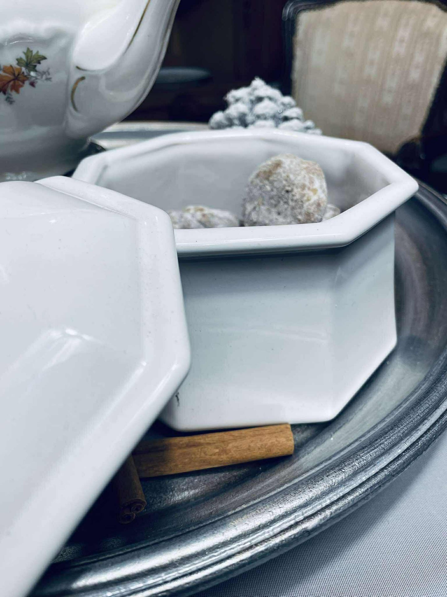 Dóza, keramika, 10x16 cm