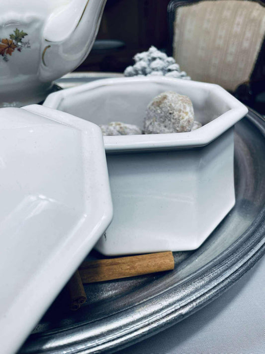 Dóza, keramika, 10x16 cm